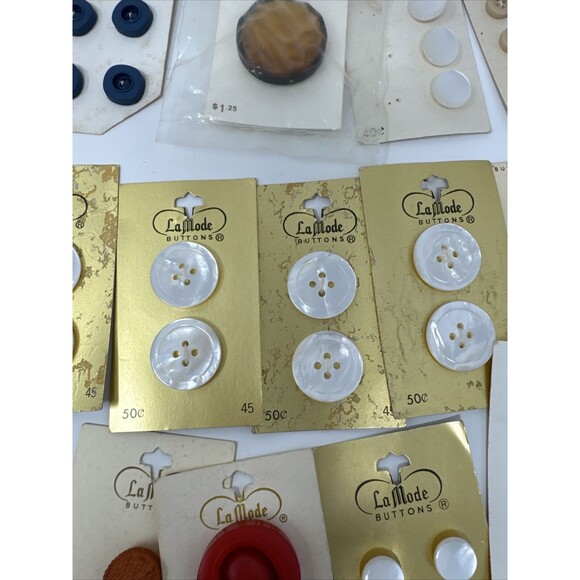 VTG Lot 70 Carded NEW Sewing Buttons LaMode Platic Metal Wood Japan Holland USA - Picture 8 of 16